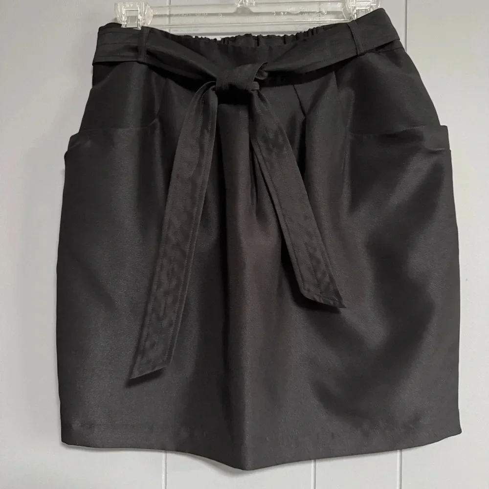 GAP Black Satin Tie Belt 2 Pocket Partial Back Elastic Waist Mini Skirt Size 2